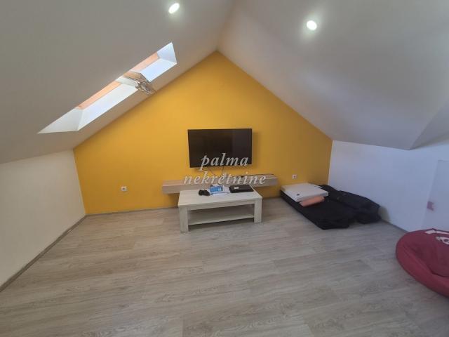 Izdavanje, Poslovni prostor, 300m2 , Centar