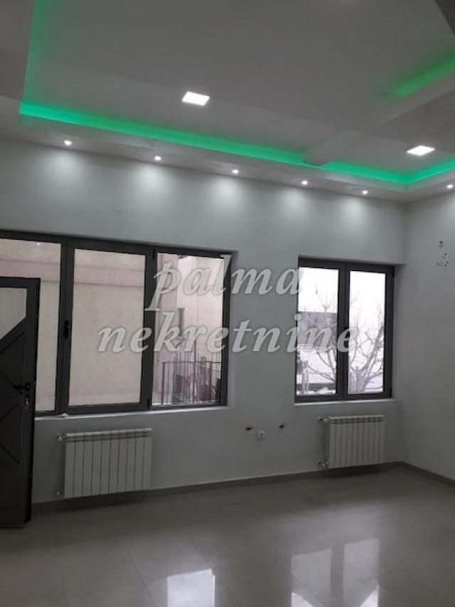 Izdavanje, Poslovni prostor, 43m2 , Centar
