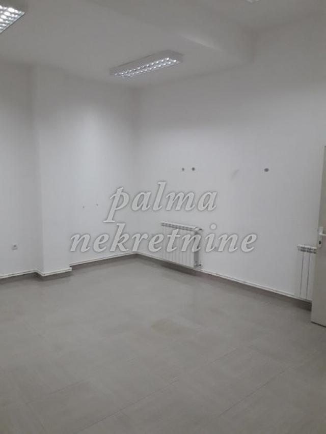 Izdavanje, Poslovni prostor, 43m2 , Centar