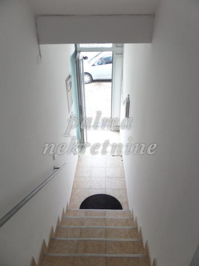 Prodaja, Poslovni prostor, 225m2 , Centar