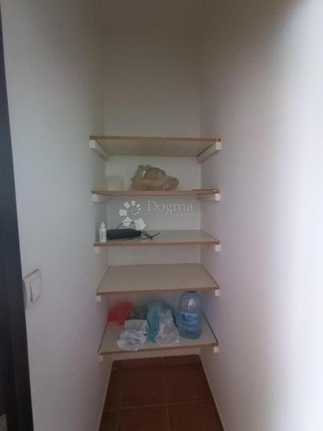 Inđija, na šetalištu, 46 m2