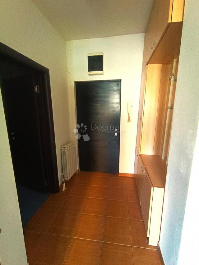 Inđija, na šetalištu, 46 m2