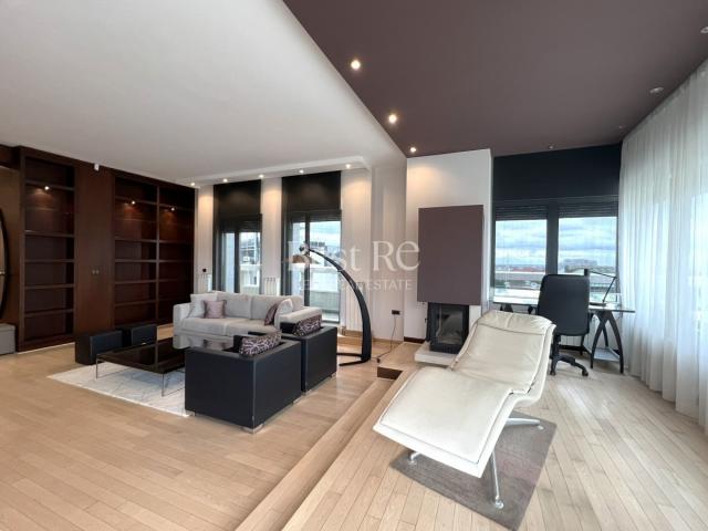 Penthouse sa terasom od 40m2 sa pogledom na Hram