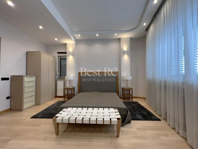 Penthouse sa terasom od 40m2 sa pogledom na Hram