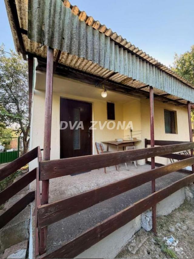 Vikendica sa dve stambene jedinice u Čortanovcima – idealna za odmor i uživanje u prirodi
