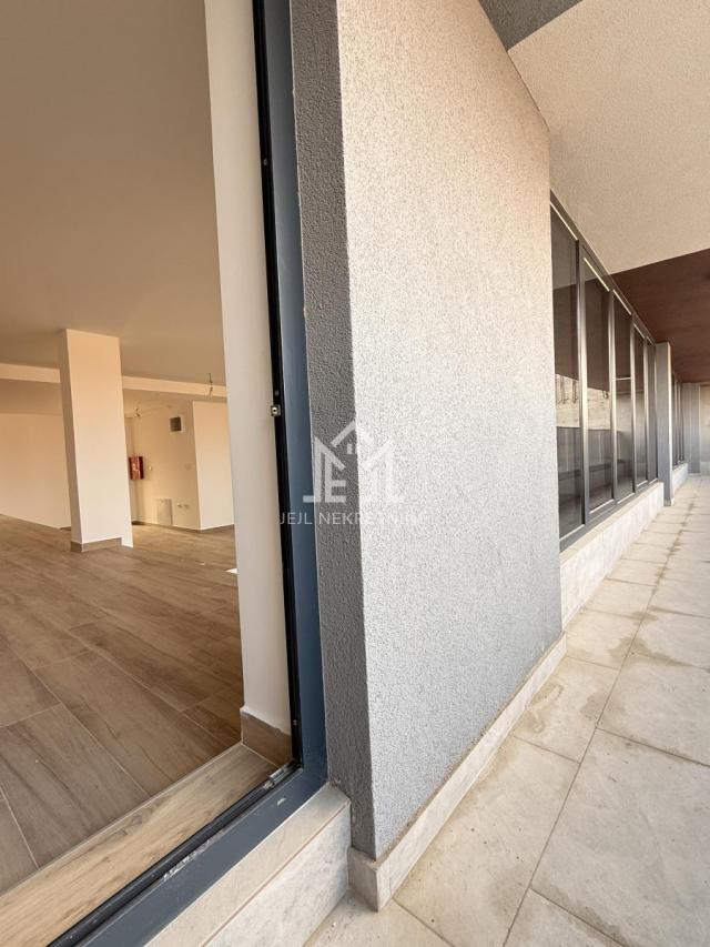 Odličan lokal 339m² + 5 parking mesta, cena sa PDV-om, Telep – Severni Telep