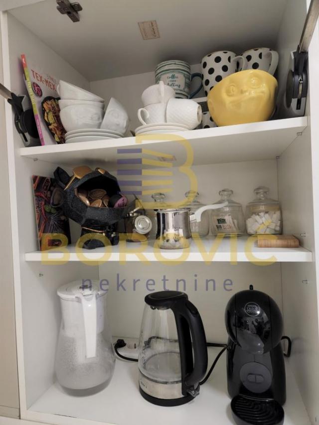 Stara Bežanija-preko puta Lidla, 55m2, lux, namešten