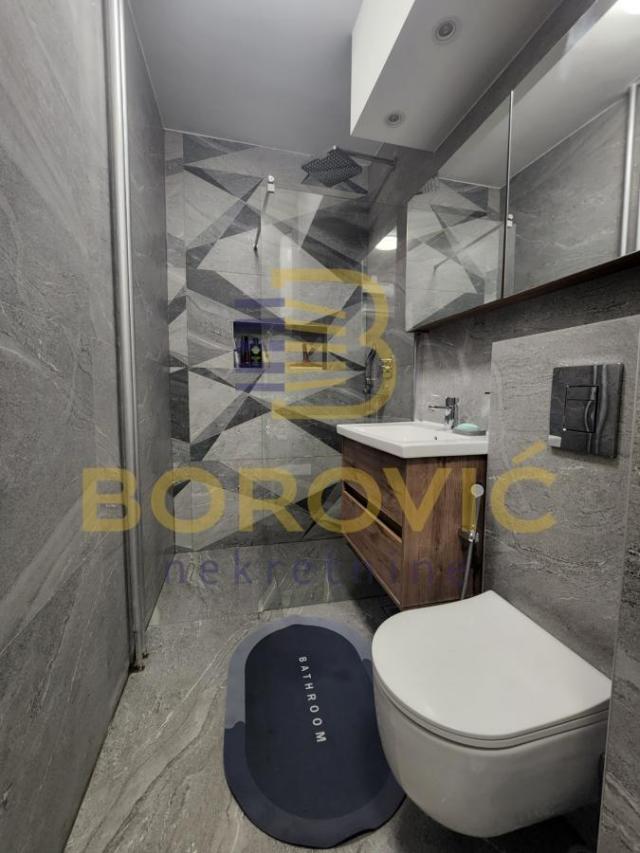 Stara Bežanija-preko puta Lidla, 55m2, lux, namešten
