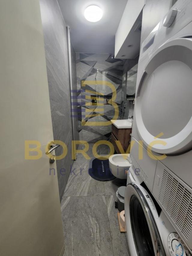 Stara Bežanija-preko puta Lidla, 55m2, lux, namešten