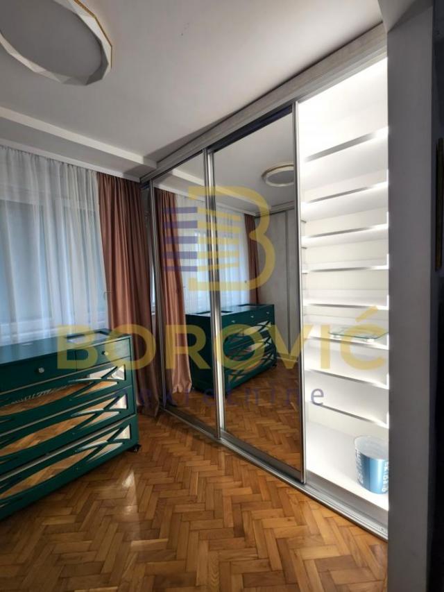 Stara Bežanija-preko puta Lidla, 55m2, lux, namešten