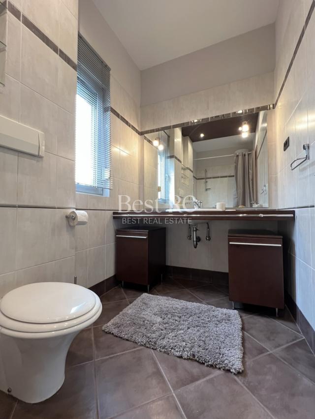 Penthouse sa terasom od 40m2 sa pogledom na Hram