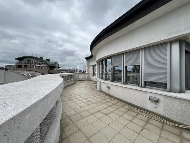 Penthouse sa terasom od 40m2 sa pogledom na Hram