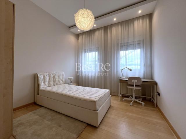 Penthouse sa terasom od 40m2 sa pogledom na Hram