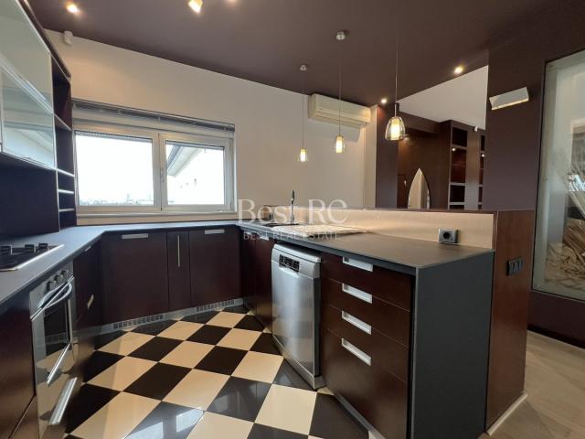 Penthouse sa terasom od 40m2 sa pogledom na Hram