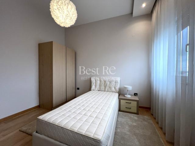Penthouse sa terasom od 40m2 sa pogledom na Hram