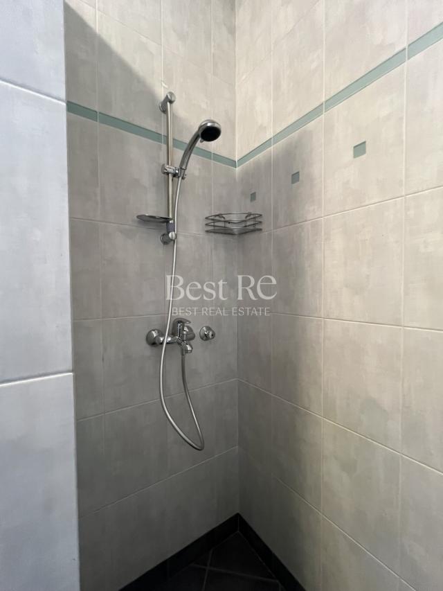 Penthouse sa terasom od 40m2 sa pogledom na Hram