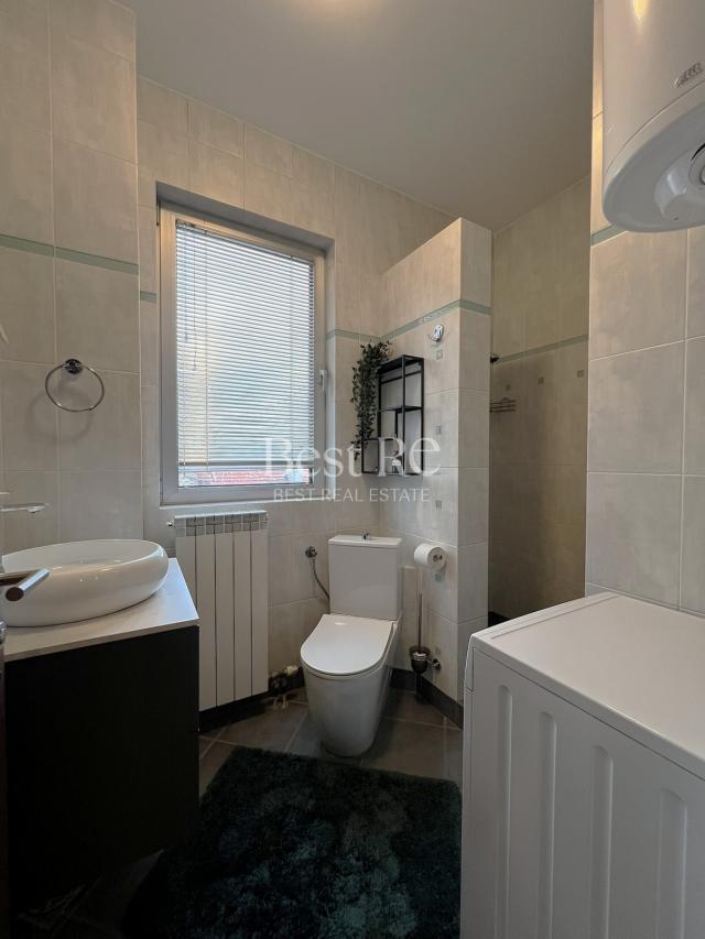 Penthouse sa terasom od 40m2 sa pogledom na Hram