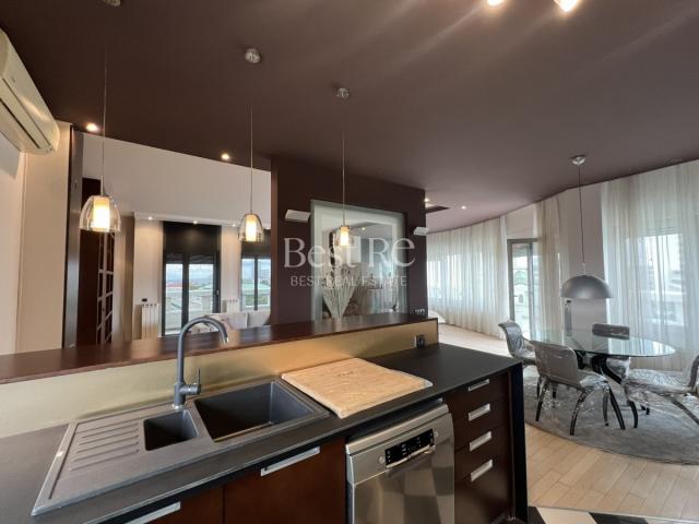 Penthouse sa terasom od 40m2 sa pogledom na Hram