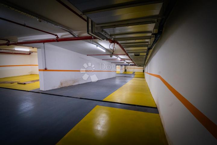 Dedinje - rezidencija u raskošnoj zgradi sa bazenom i spa centrom