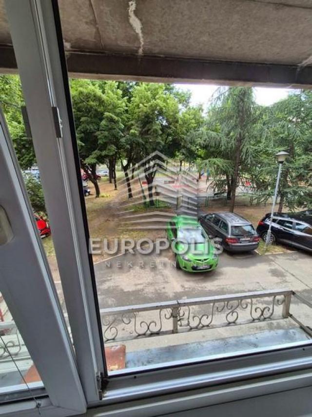 Lep, 2.0, useljiv - Fontana ID#9717