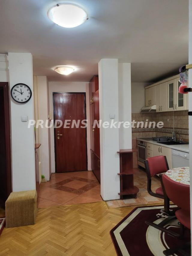 Bežanijska kosa 1, trosoban, namešten