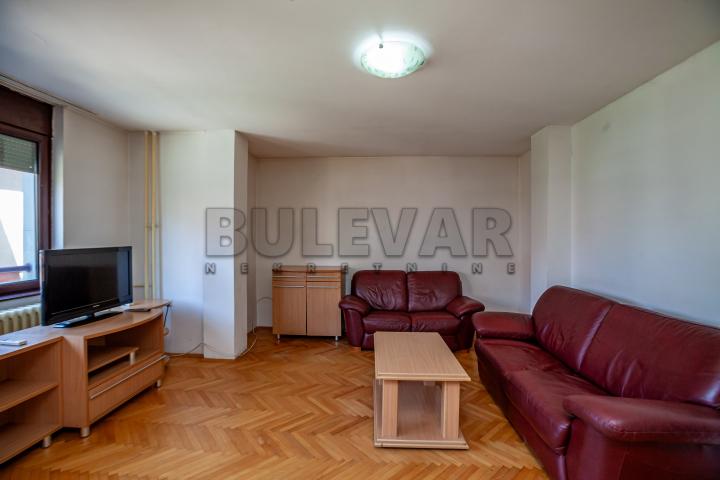 Trosoban stan na Paliluli, drugi sprat, lift, cg
