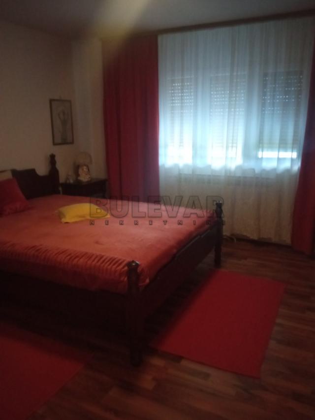 Lux seosko domaćinstvo u selu Markovac, kod Velike Plane, kuća 235 m2, 6 pomoćnih objekata, plac 329