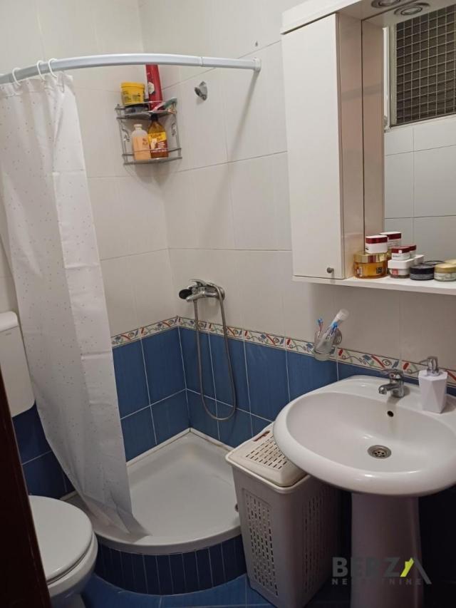  NAMEŠTENA GARSONJERA, FUTOŠKA