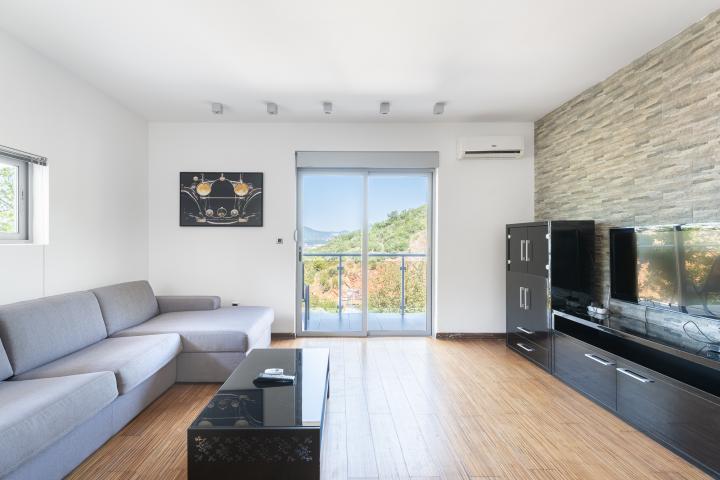 One-bedroom apartment in a complex with a swimming pool in Pržno