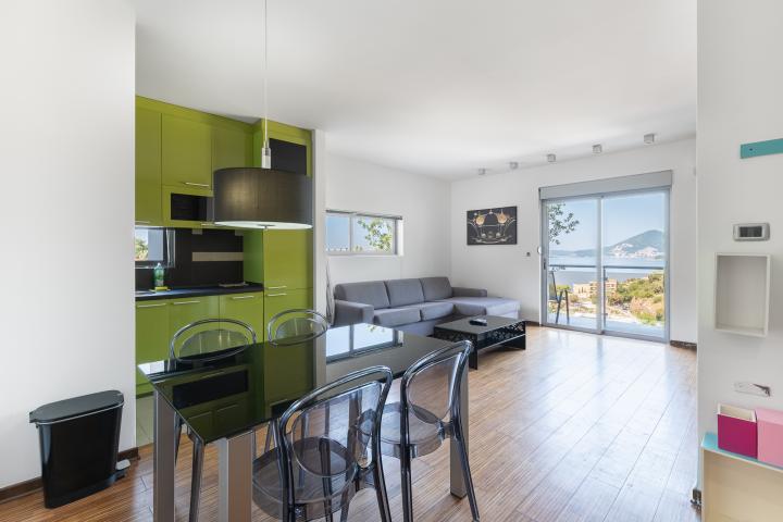 One-bedroom apartment in a complex with a swimming pool in Pržno