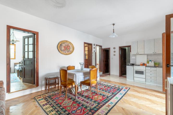 3-bedroom apartment, 90 m², with a partial sea view from the terrace
