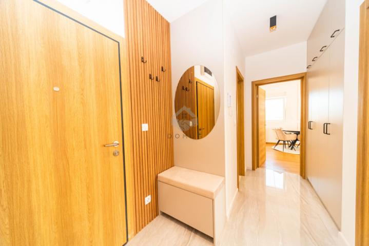 Dvosoban stan 75m2 + garaža, New City - Podgorica
