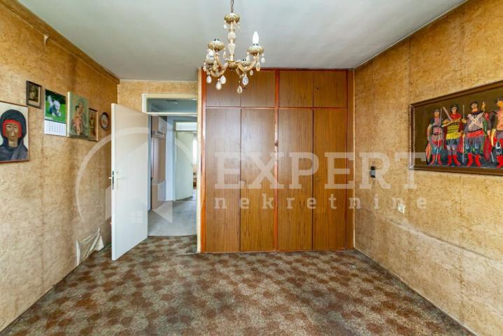 Trosoban stan 82m2, Crveni pevac