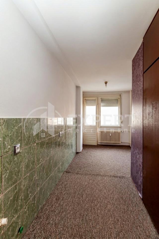 Trosoban stan 82m2, Crveni pevac