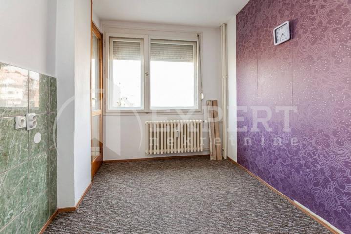Trosoban stan 82m2, Crveni pevac