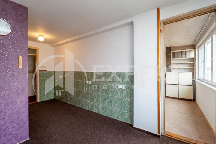 Trosoban stan 82m2, Crveni pevac