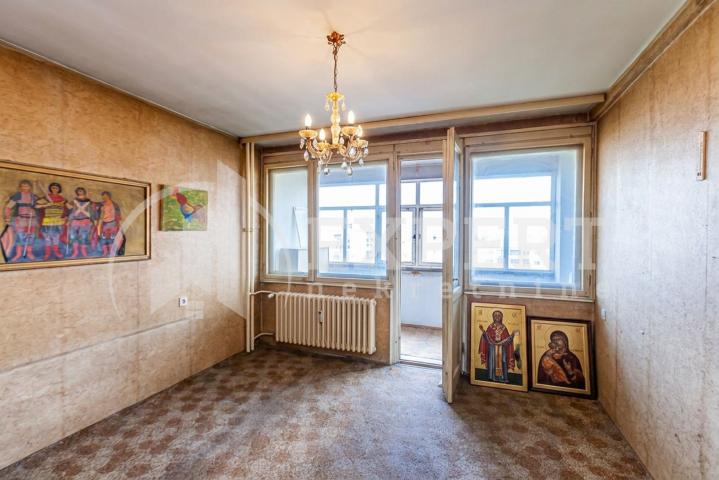 Trosoban stan 82m2, Crveni pevac