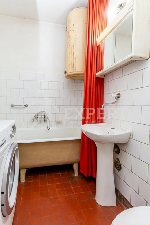 Trosoban stan 82m2, Crveni pevac