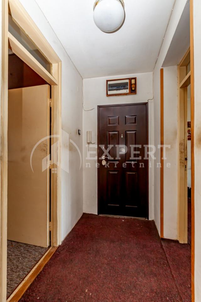 Trosoban stan 82m2, Crveni pevac