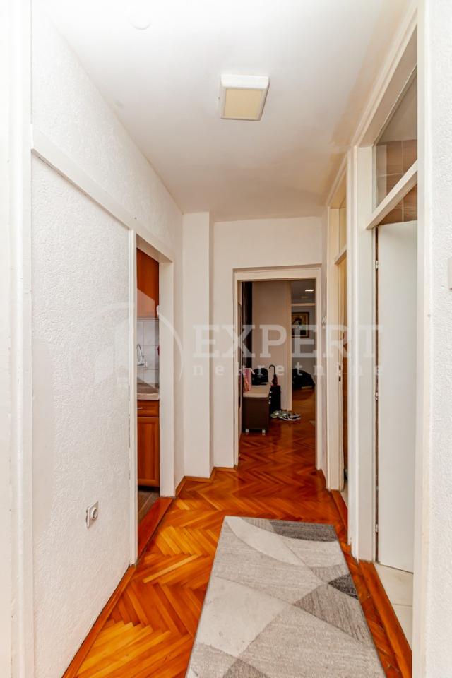 Trosoban stan, panoramski pogled, Bulevar