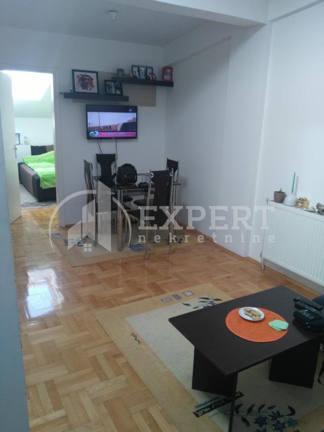 2.5, Centar, Kej