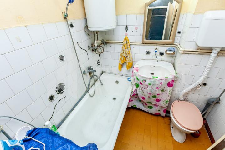 Na prodaju dvoiposoban stan kod Gradske bolnice