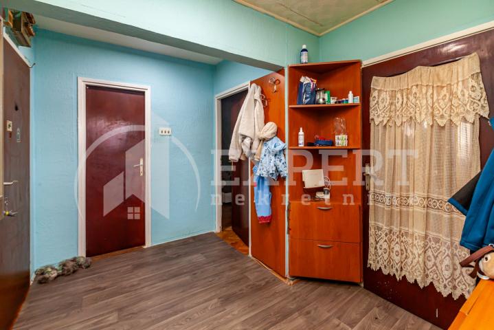 Trosoban, Duvanište, peti sprat, lift