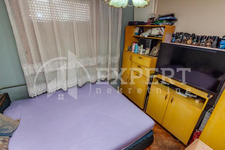 Trosoban, Duvanište, peti sprat, lift