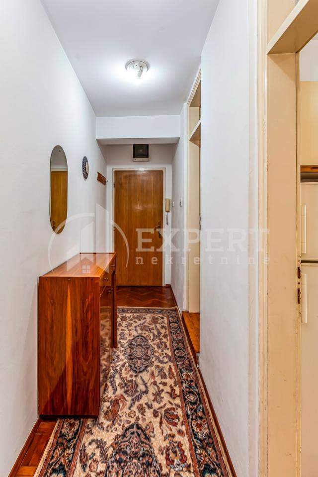 Jednoiposoban stan, centar 30m2