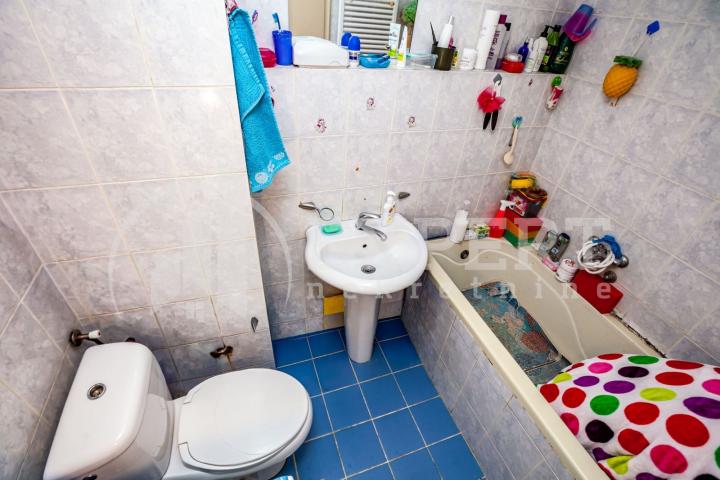 Dvosoban  stan  kod  Doma zdravlja, I  sprat, lift, 54 m2