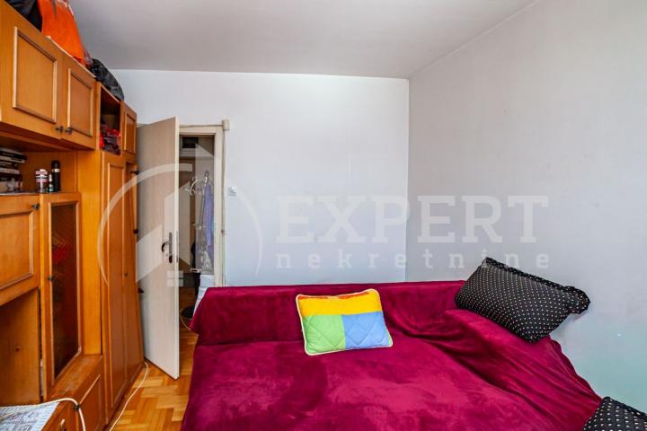 Dvosoban  stan  kod  Doma zdravlja, I  sprat, lift, 54 m2
