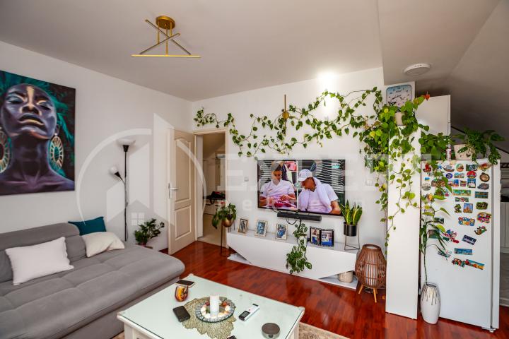 Na prodaju trosoban stan, uknjižene površine 73m2