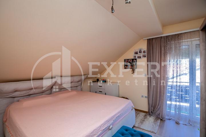 Na prodaju trosoban stan, uknjižene površine 73m2