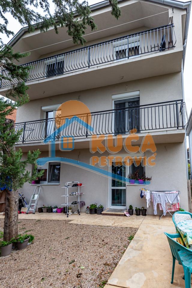 Luksuzna porodična kuća, 290m2, Ledena Stena